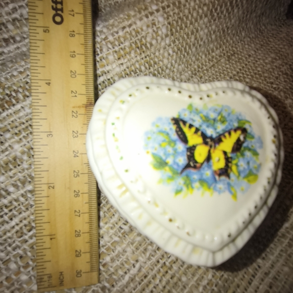Vintage butterfly Ceramic heart shape jewelry trinket holder - Picture 2 of 11